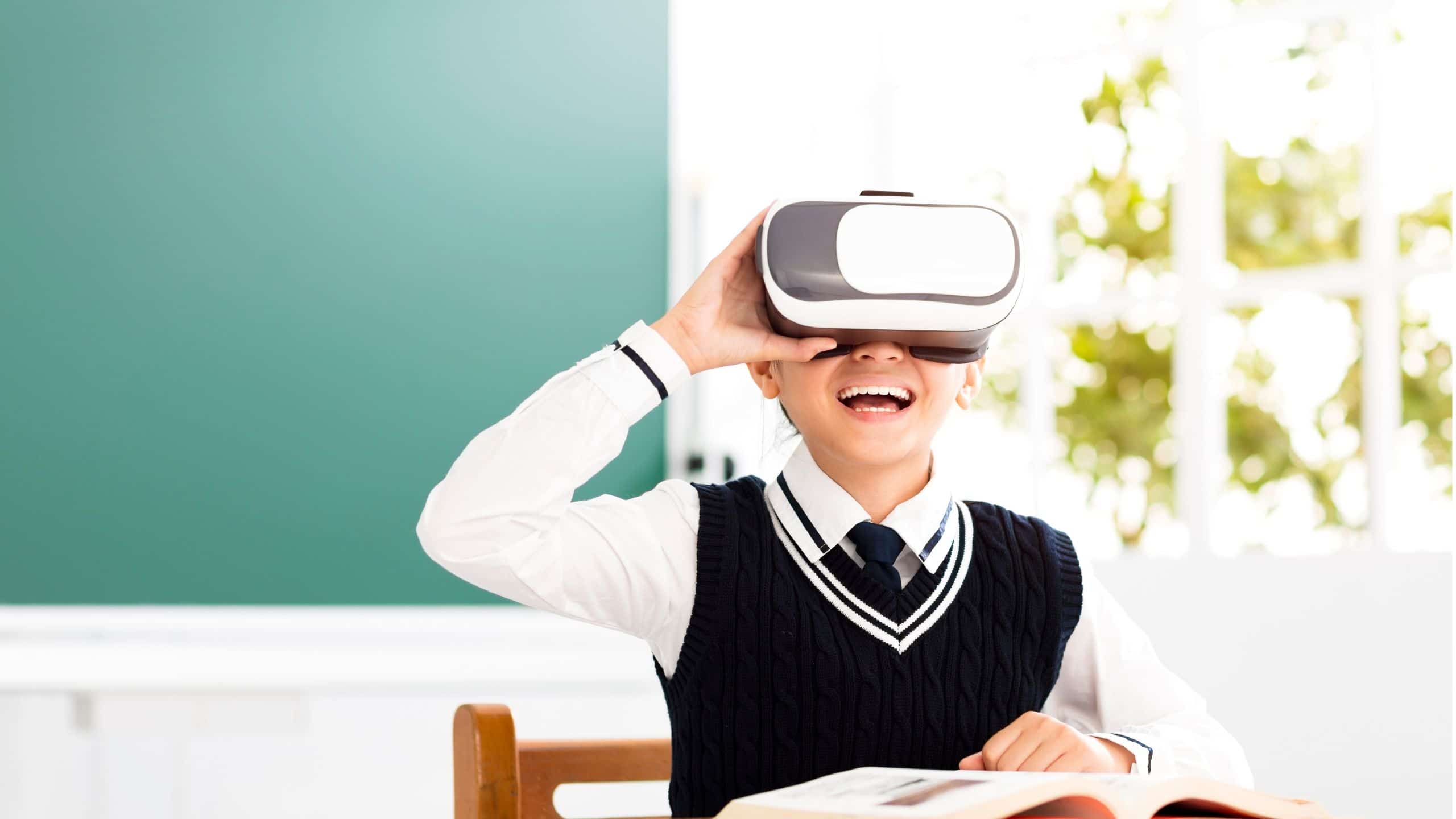 Vr уроки. Школьники в ВР. Виртуальная реальность в образовании. VR ученики. Дистанционное образование VR.
